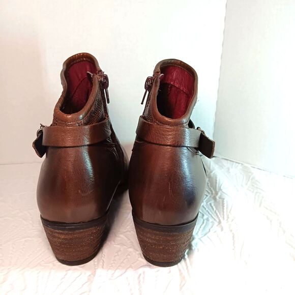 Umberto Raffini Alexa Booties Dark Brown sz 9 Leather Uppers Strap accent - Picture 3 of 7